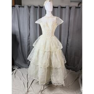 Vintage Embroidered Lace Tiered Wedding Dress Sz M